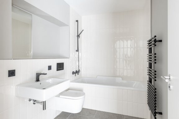 Moderne Badgestaltung mit Markenarmaturen