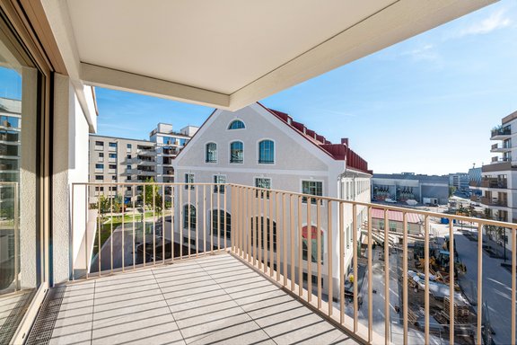 Balkon mit Blick auf die Kuvertfabrik