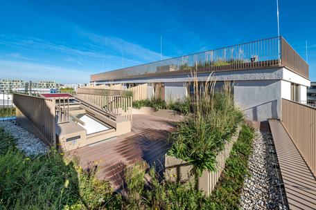 New construction: Extremely spacious, sunny 5-room apartment with roof terrace