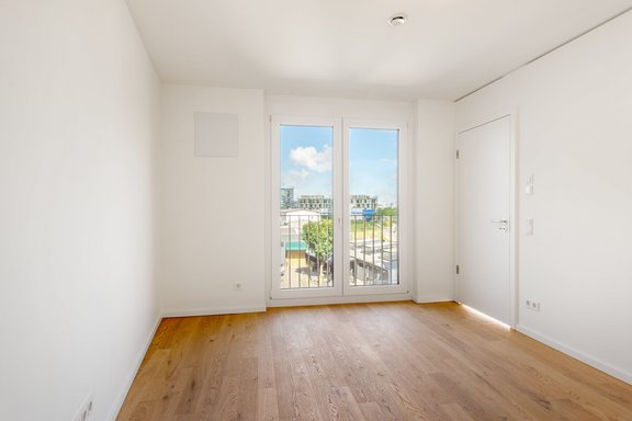 Ideal geschnittenes Kinder- / Gästezimmer