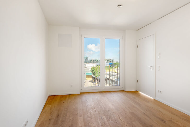 Ideal geschnittenes Kinder- / Gästezimmer
