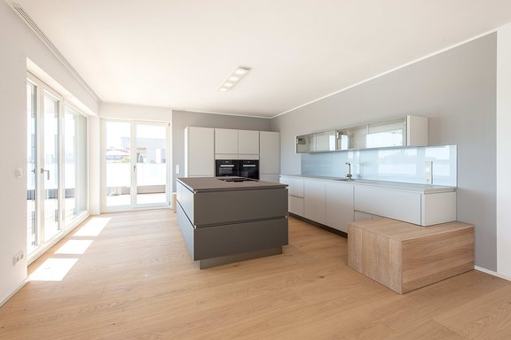 Bright, living and dining area with open kitchen