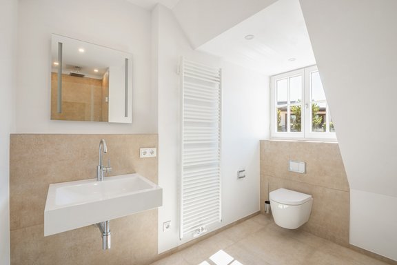 Geräumiges, helles Gäste-WC