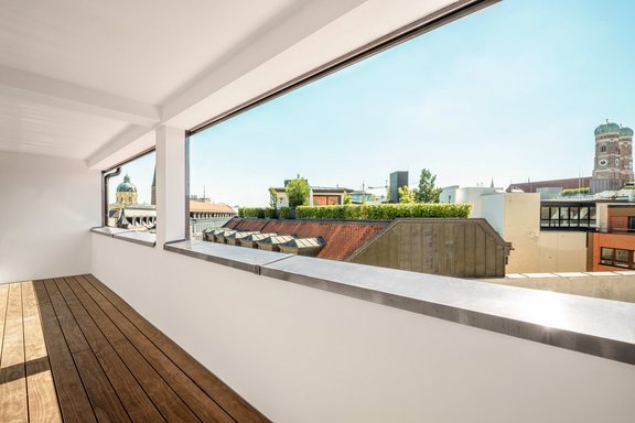 Große, einladende Loggia