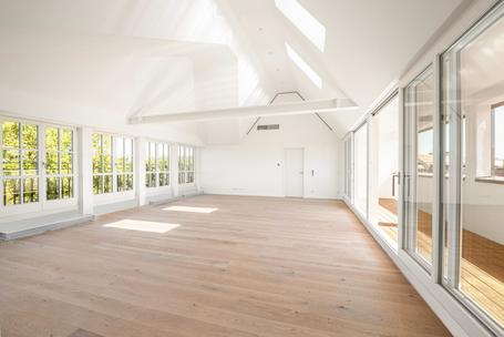 First occupancy: Spectacular attic apartment in palace of 1897 with dream view