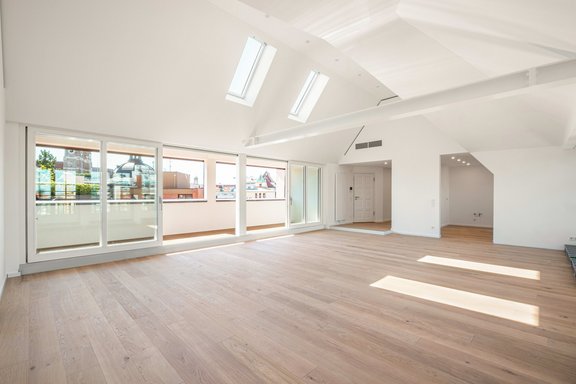 Lichtfülle und 4,50 m Luftraum