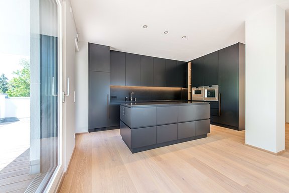 Kitchen with cooking block