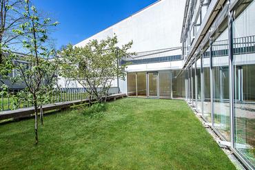 First-time occupancy: Stylish 3-room apartment with sunny garden