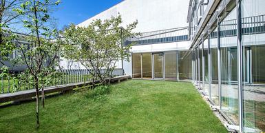 First-time occupancy: Stylish 3-room apartment with sunny garden