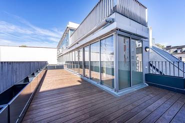 First-time occupancy: Stylish 4-room maisonette with roof terrace
