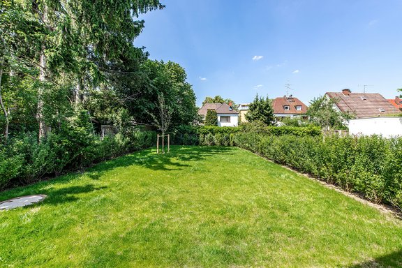 Großzügiger Garten