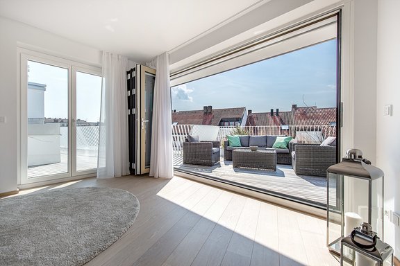 Gallery level with sunny roof terrace