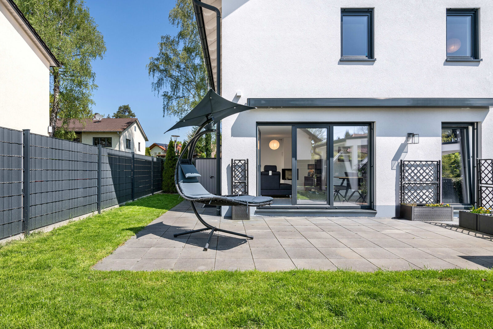 Südwest-Garten mit Terrasse