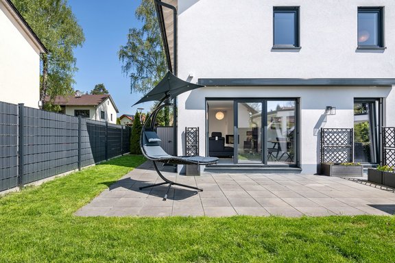 Südwest-Garten mit Terrasse