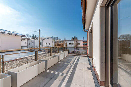Großzügige Süd-Dachterrasse OG