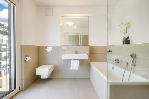 Großzügiges Masterbad en-suite