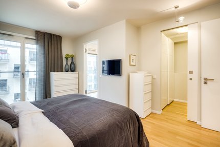 ...mit angrenzender Ankleide