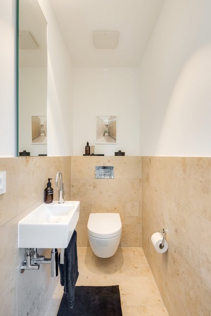 Naturstein-Gäste-WC