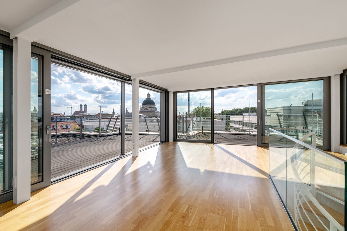 Lounge-Ebene mit Blick auf die Frauenkirche