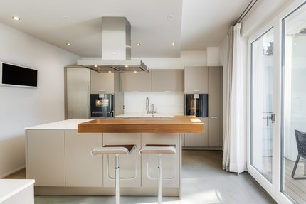 Küche mit Terrassenzugang