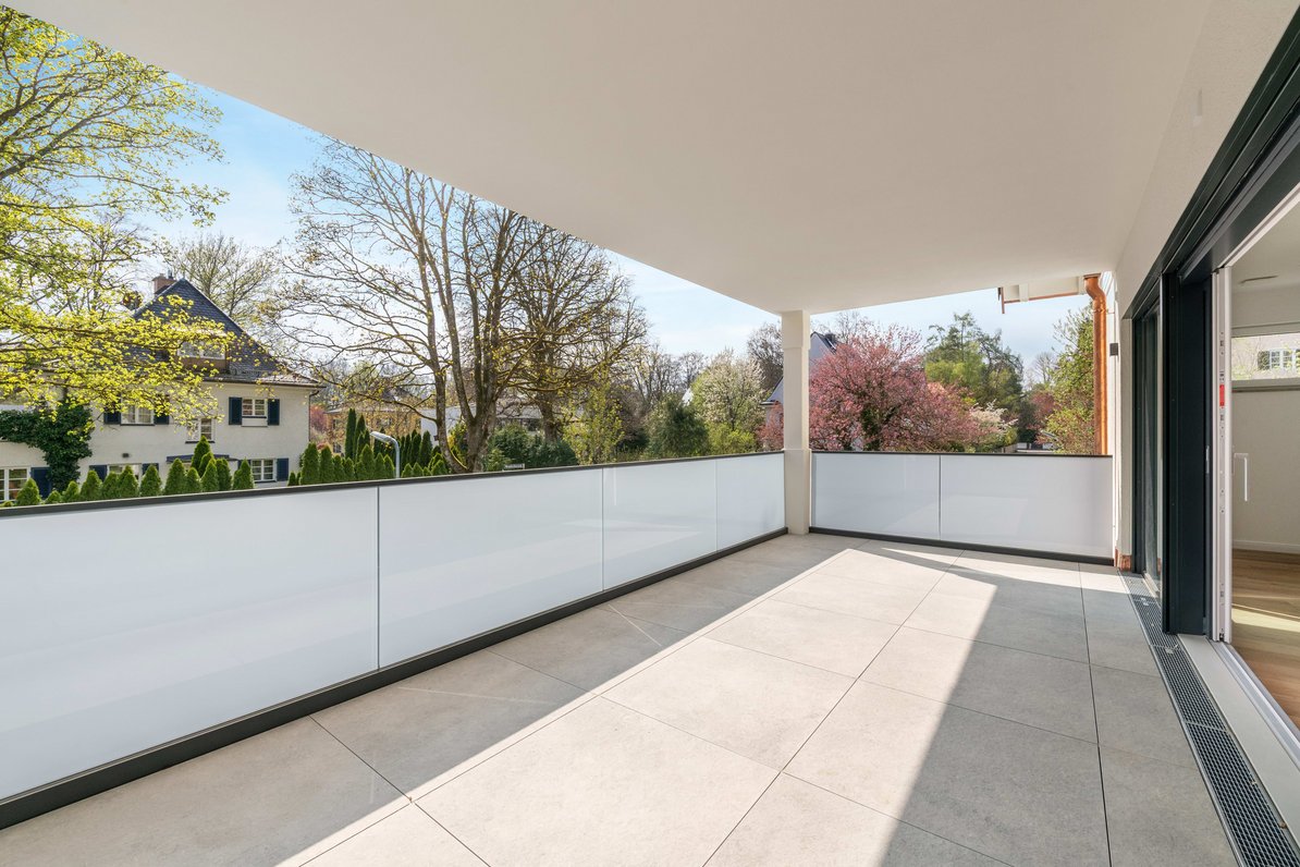 Geschützte Balkonterrasse