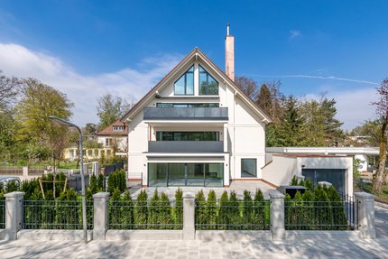 Stadtvilla mit drei Einheiten