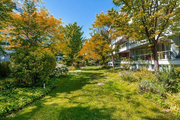 Schöne gemeinschaftliche Grünanlagen