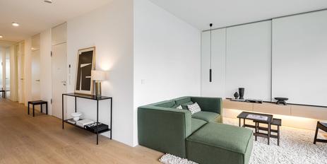 Exklusive 4-Zimmer-Wohnung mit Holzrausch-Maßeinbauten und sonniger Westterrasse