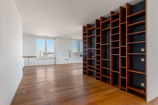 Entrance area with built-in shelves