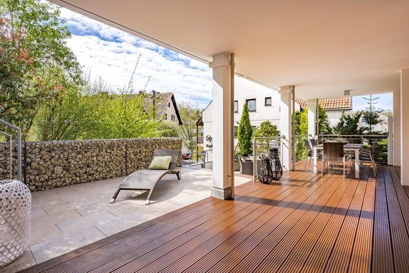 Terrasse mit Loungebereich