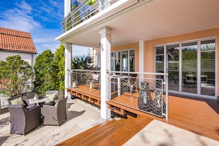 Sonnige Terrassendecks