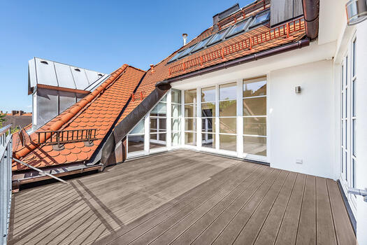 Dachterrasse mit Zugang von Küche