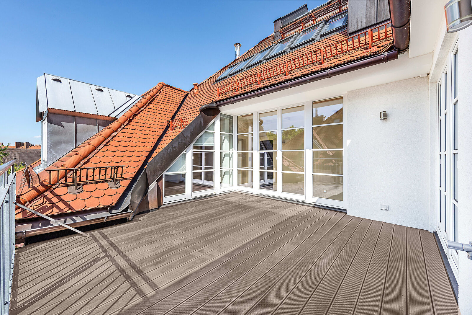 Dachterrasse mit Zugang von Küche