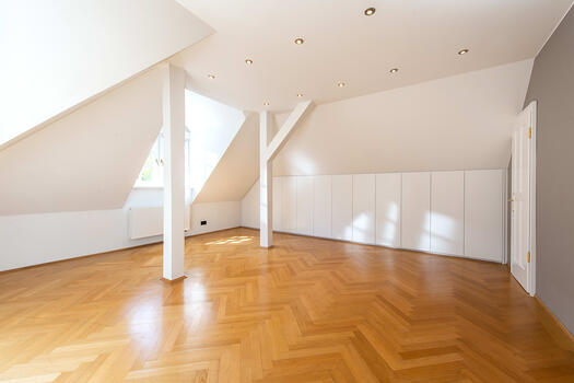 Masterschlafzimmer mit Bad und Ankleide en suite