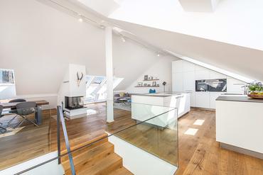 Exclusive attic maisonette apartment in top location