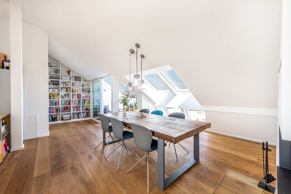 Lichtdurchfluteter Essbereich