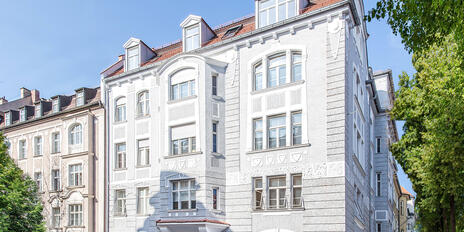 Exklusive Dachgeschosswohnung in denkmalgeschütztem Jugendstilpalais