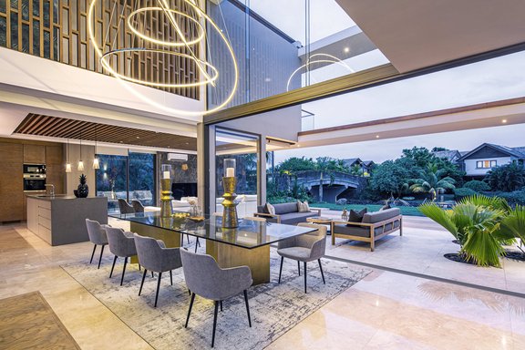 Lichtdurchfluteter Ort der Begegnung