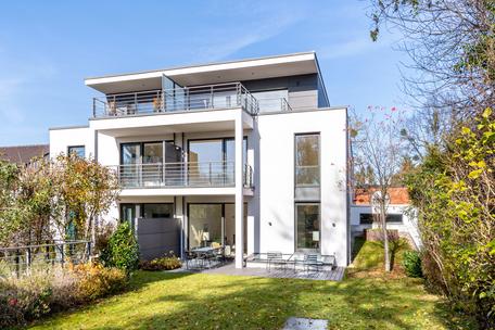 Exclusive semi-detached house with south garden at the Nymphenburger Schlosspark