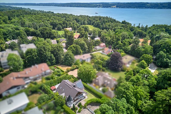 Malerische Lage in Seenähe