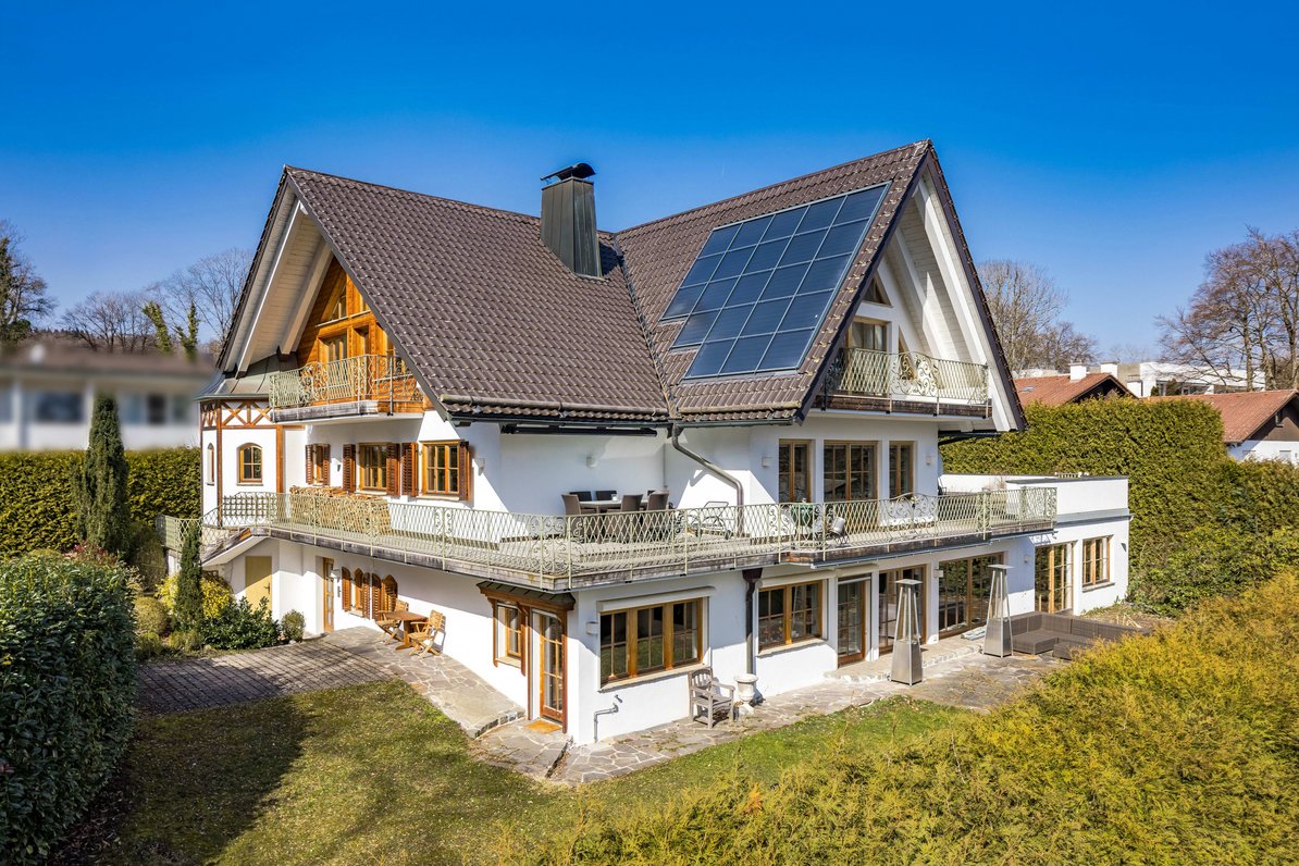 Hochwertige Landhaus-Villa