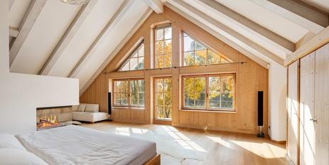 Exklusive Landhaus-Villa in malerischer Landschaft zwischen See und Golfplatz