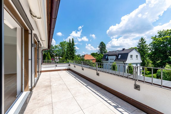 Geräumige Dachterrasse