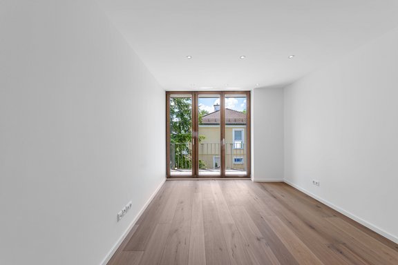 Kind/Gast/Arbeiten mit Balkon