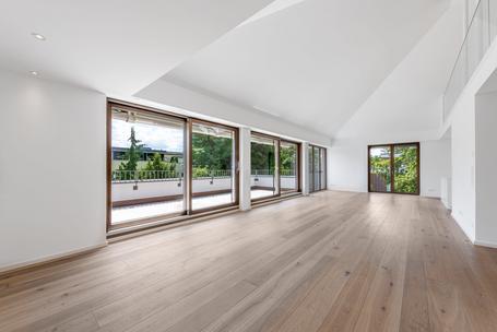 Exclusive gallery apartment with roof terrace and hobby room