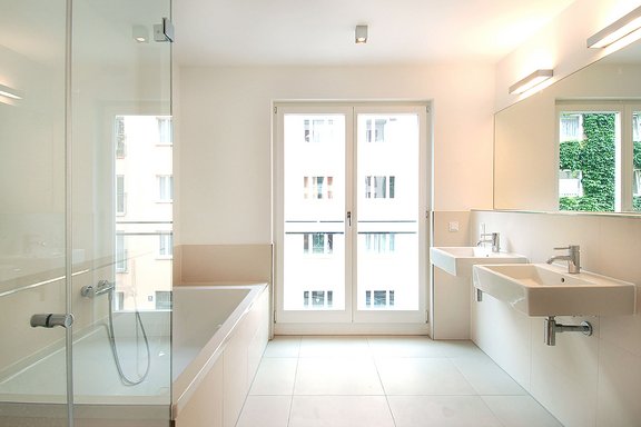 Großzügiges Tageslicht-Bad
