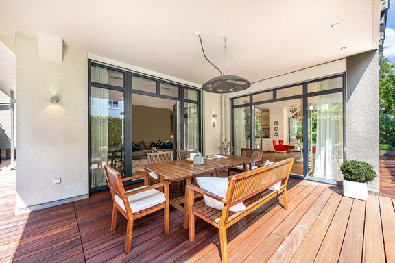 Überdachter Sitzplatz