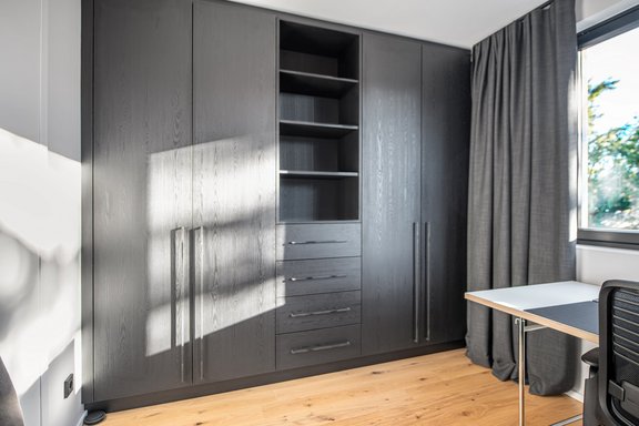 Maß-Schrank im Kinderzimmer (zur Ablöse)