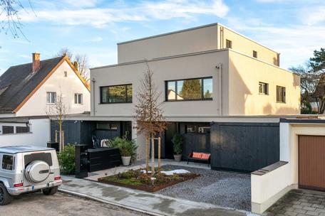 Exclusive, top-equipped semi-detached house in a quiet location