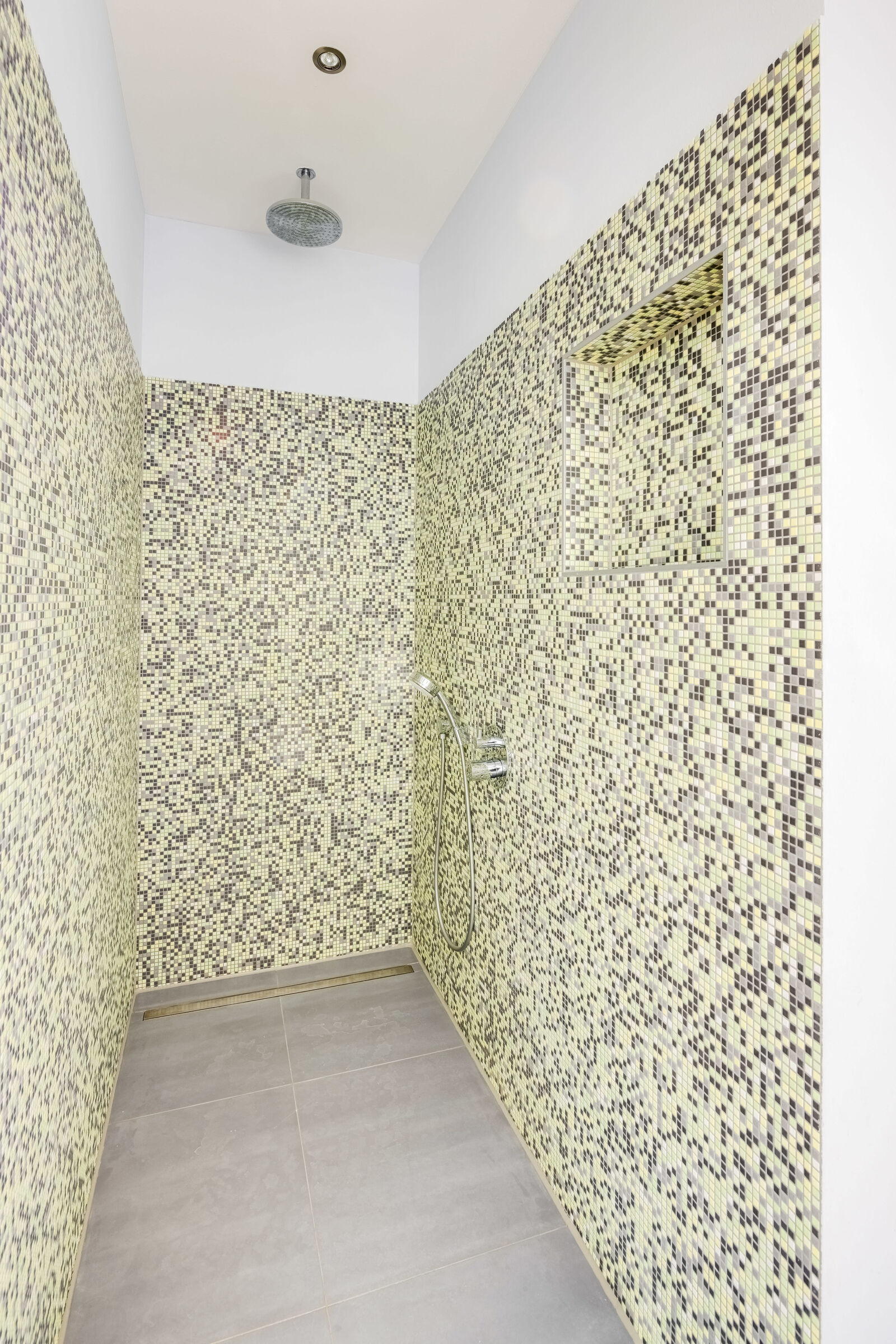 Walk-in-Dusche mit Rainshower